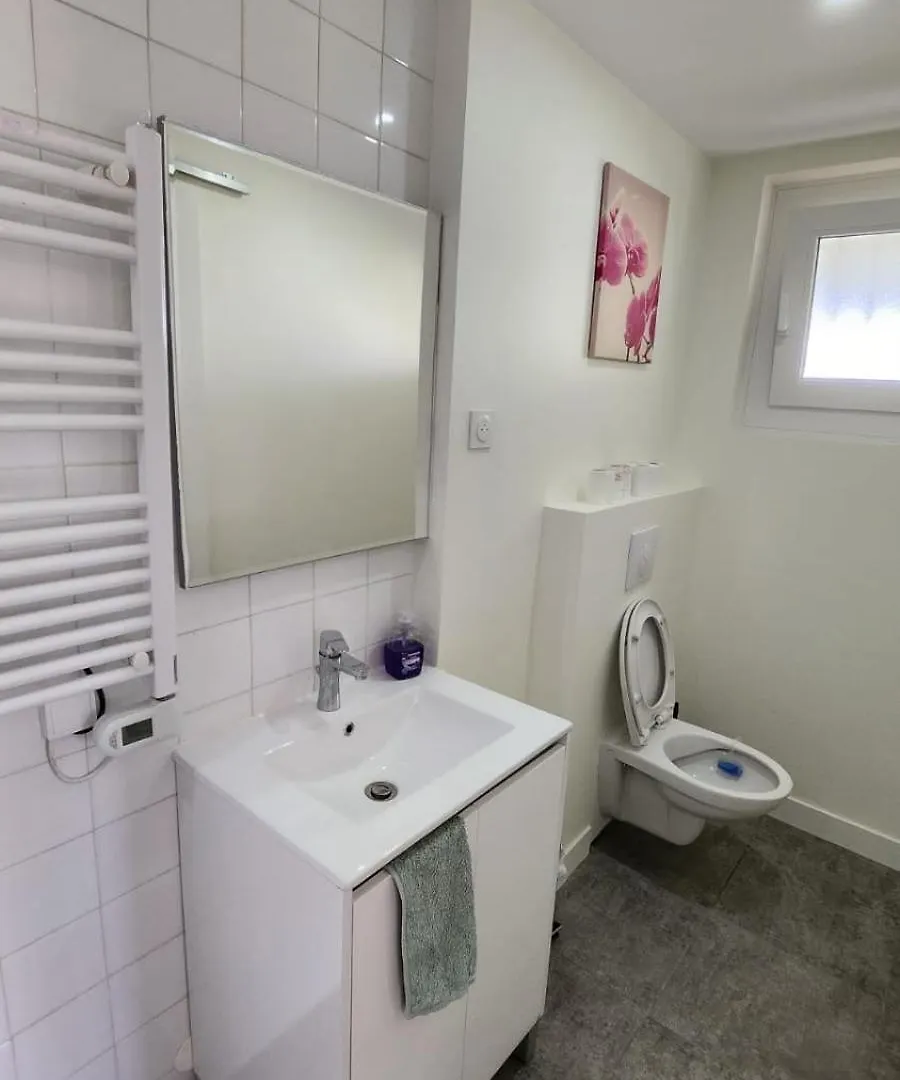 Longsap, Paisible Appartement Seysses 아파트